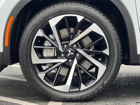 New 2025 Mitsubishi Outlander SE image 27