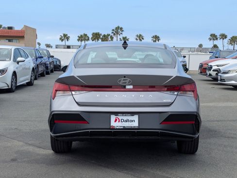 New 2025 Hyundai Elantra Limited image 3