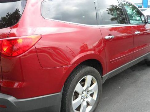 Used 2011 Chevrolet Traverse LT w/ Personal Connectivity Package FWD image 8