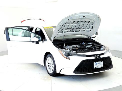 Certified 2022 Toyota Corolla LE w/ LE Convenience Package image 9