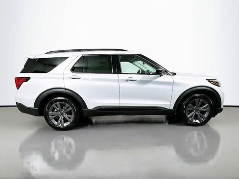 New 2026 Ford Explorer Active w/ Active Comfort Package image 8