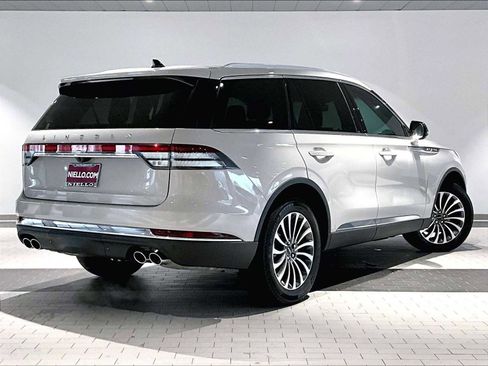 Used 2023 Lincoln Aviator AWD w/ Premium Package image 10