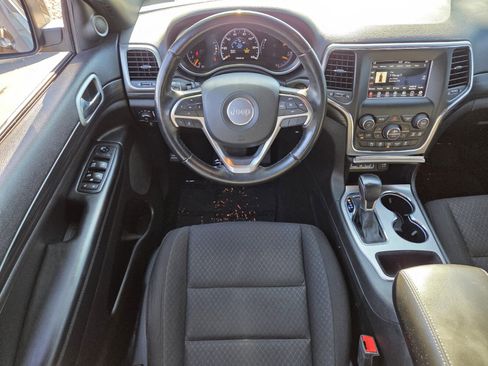 Used 2021 Jeep Grand Cherokee Laredo image 12