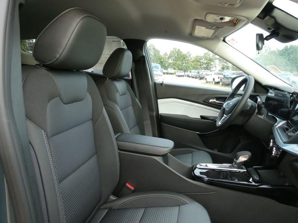 New 2026 Chevrolet Trax LT w/ Driver Confidence Package FWD image 9