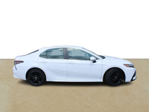 Certified 2022 Toyota Camry SE FWD image 2
