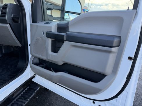 Used 2020 Ford F550 2WD Regular Cab Super Duty image 8