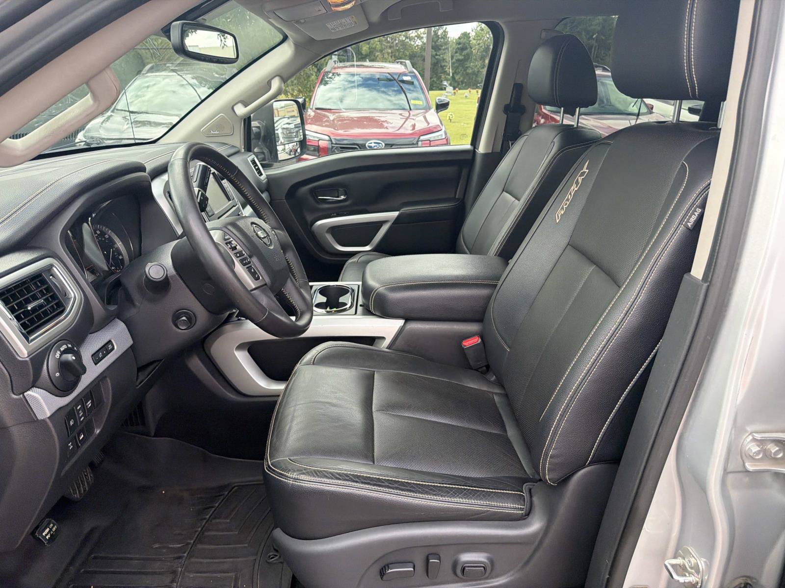 Used 2019 Nissan Titan PRO-4X w/ Pro-4x Convenience Package AWD/4WD image 2