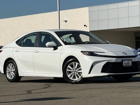 Used 2025 Toyota Camry LE FWD image 2