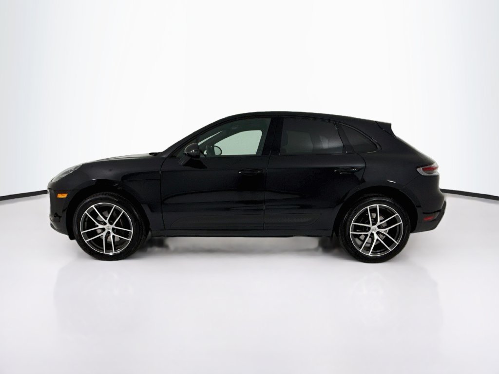 Certified 2025 Porsche Macan AWD/4WD image 2