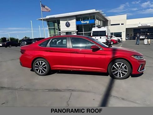 Used 2026 Volkswagen Jetta SE FWD image 2