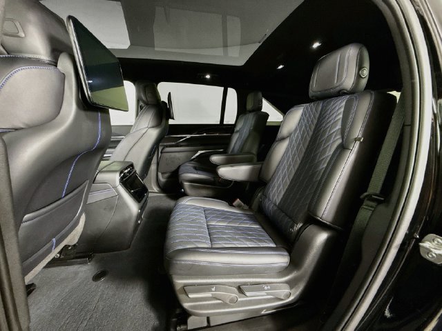 Used 2026 Cadillac Escalade IQ Sport 1 w/ LPO, ONYX Package AWD/4WD image 23