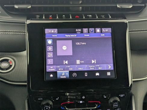 New 2025 Jeep Grand Cherokee Altitude image 20