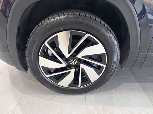 Used 2024 Volkswagen Atlas SE AWD/4WD image 12