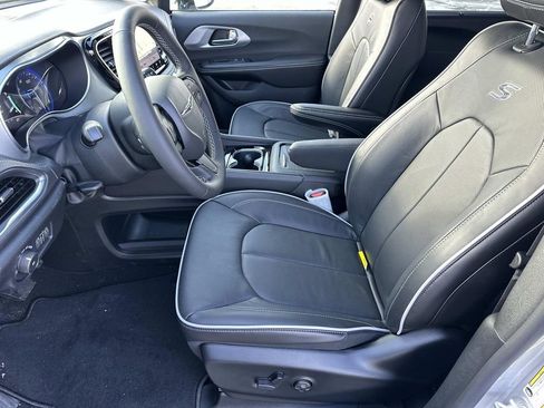 New 2026 Chrysler Pacifica Limited w/ S Appearance Package image 14