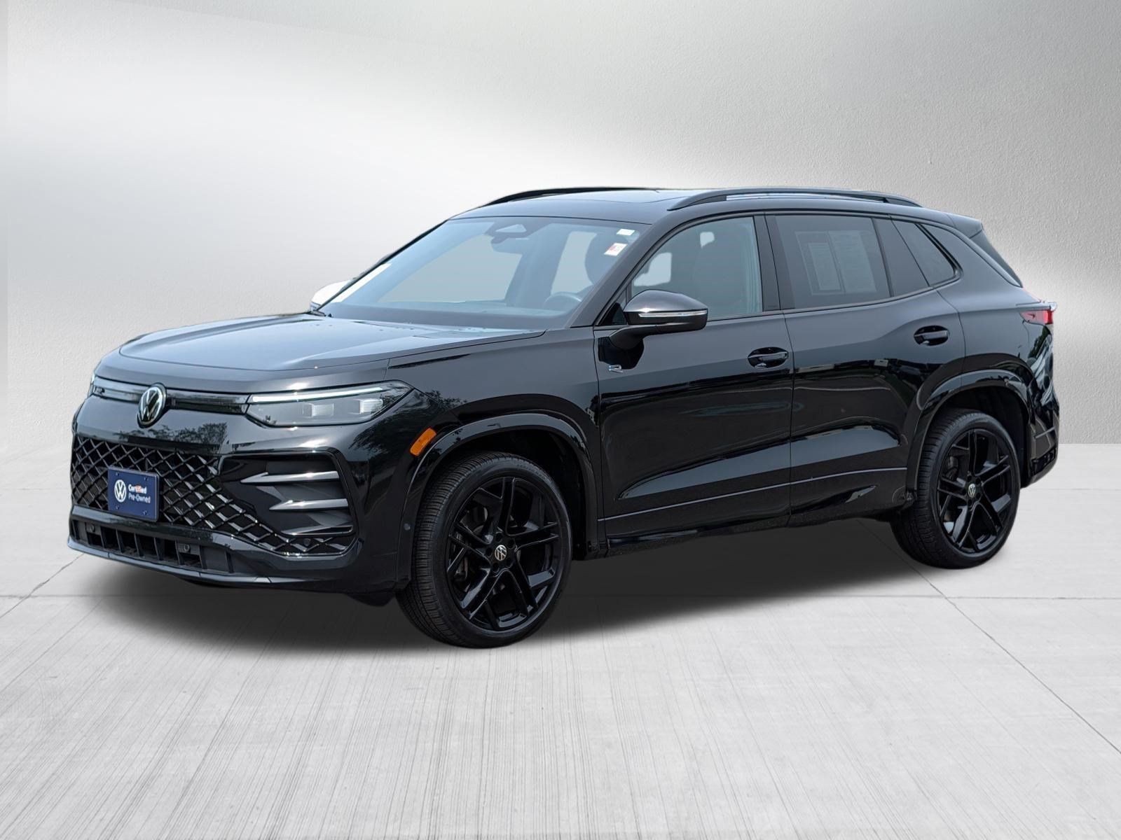 Certified 2025 Volkswagen Tiguan SE R-Line AWD/4WD image 3
