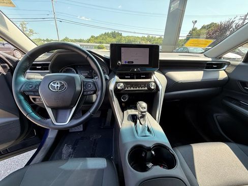 Used 2024 Toyota Venza LE AWD/4WD image 12