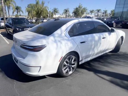 Used 2023 BMW i7 xDrive60 AWD/4WD image 6
