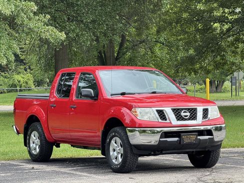 Used 2011 Nissan Frontier SV AWD/4WD image 2