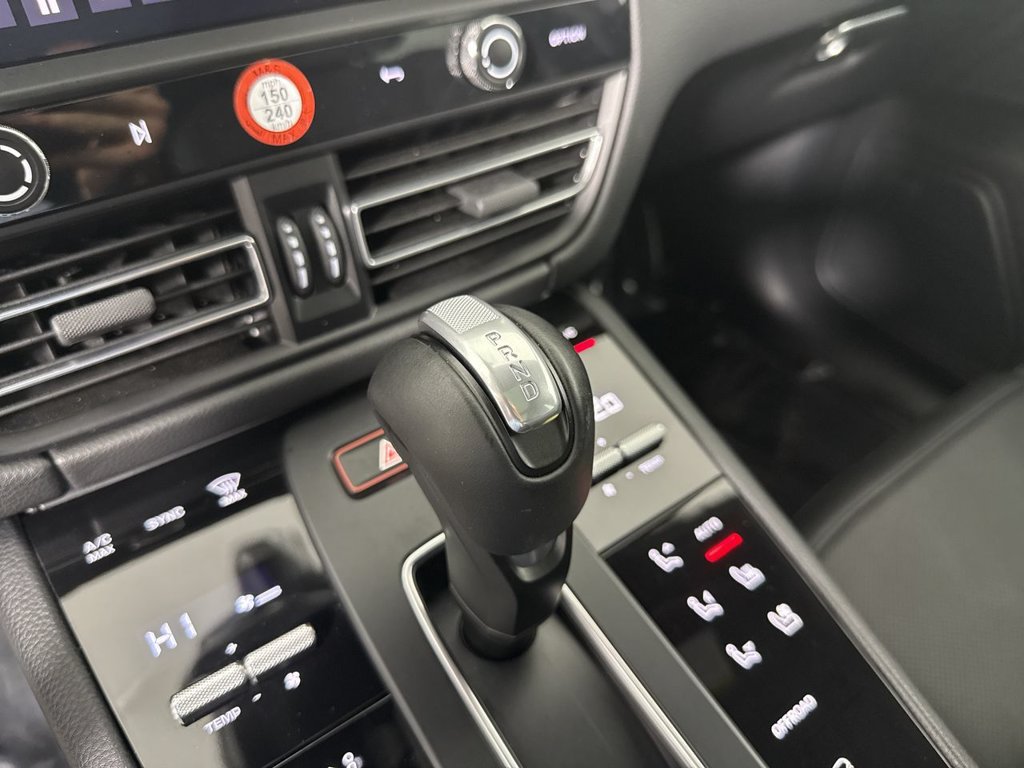 Certified 2026 Porsche Macan AWD/4WD image 33