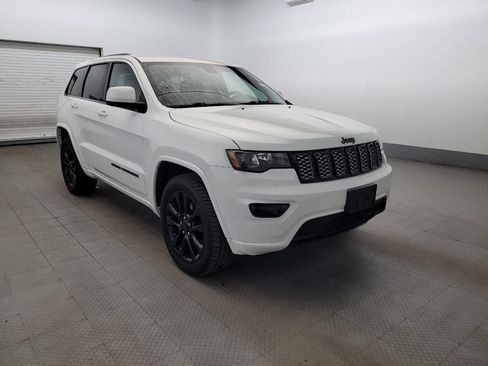 Used 2017 Jeep Grand Cherokee Altitude AWD/4WD image 13