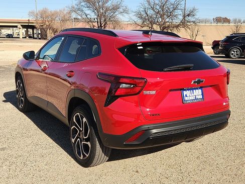 Used 2026 Chevrolet Trax RS w/ Sunroof Package image 2