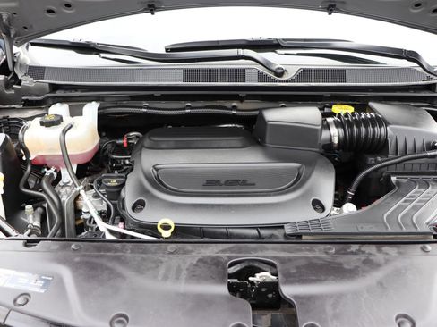 Used 2025 Chrysler Pacifica Limited image 56