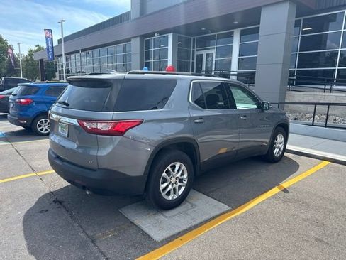 Used 2021 Chevrolet Traverse LT FWD image 6