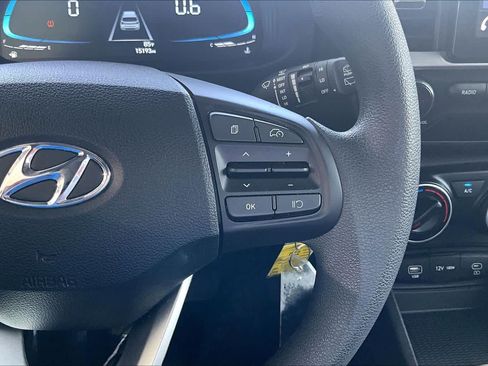 Used 2025 Hyundai Venue SE FWD image 24