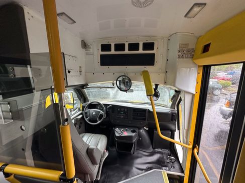 Used 2014 Chevrolet Express 3500 image 11