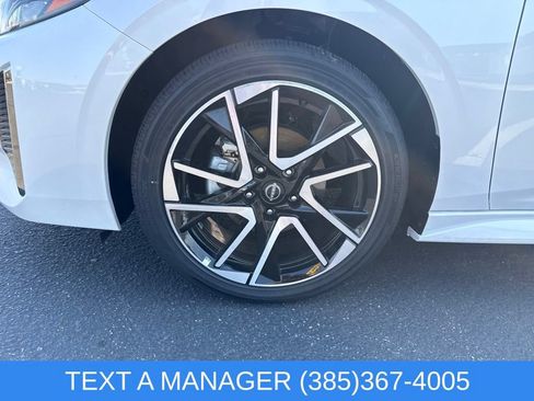 Used 2025 Nissan Sentra SR FWD image 9