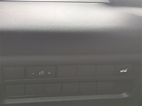 Used 2023 Mitsubishi Outlander SE image 28