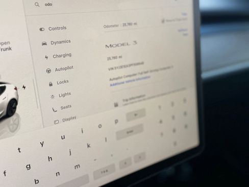 Used 2023 Tesla Model 3 Standard Range image 25