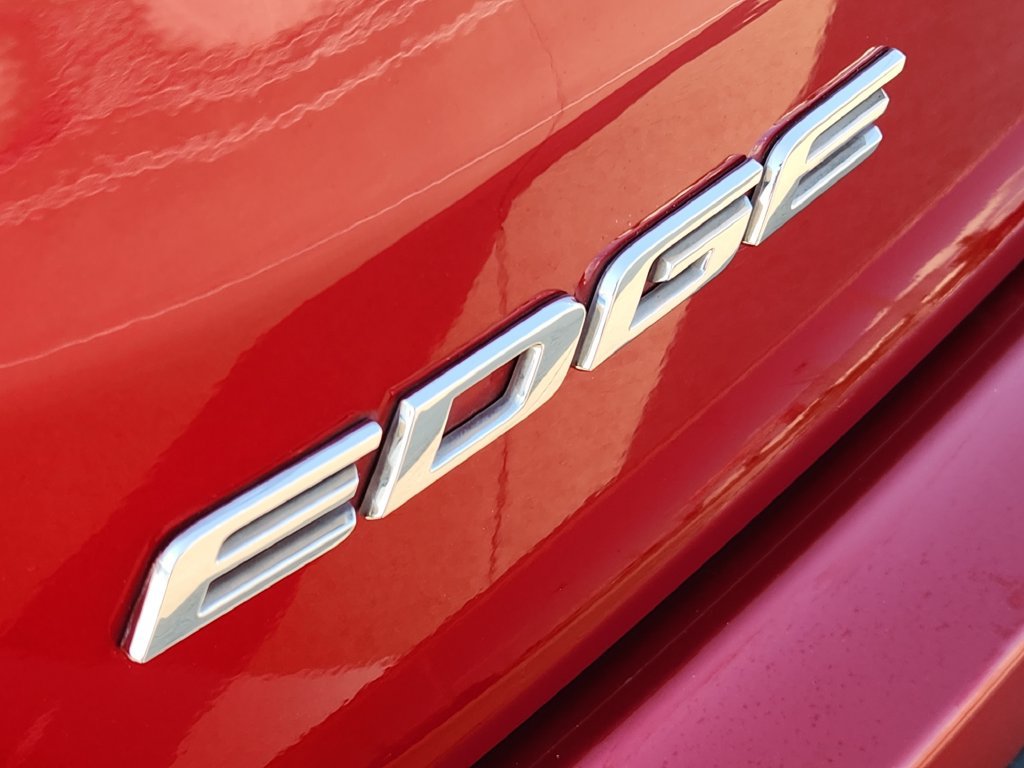 Used 2020 Ford Edge Titanium w/ Equipment Group 301A AWD/4WD image 12