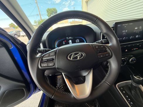 Used 2025 Hyundai Venue SEL FWD image 25