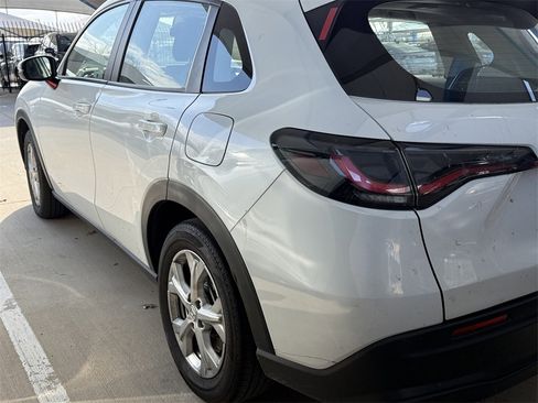 Used 2023 Honda HR-V LX image 8