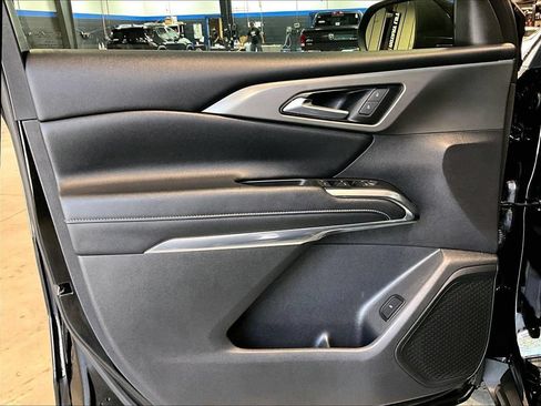 Used 2024 Chevrolet Traverse LT w/ Midnight/Sport Edition FWD image 9