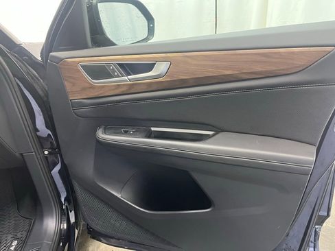 Certified 2025 Volkswagen Atlas SE w/ Panoramic Sunroof Package image 12