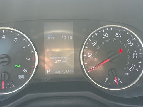 Used 2022 Toyota RAV4 XLE w/ Convenience Package FWD image 4
