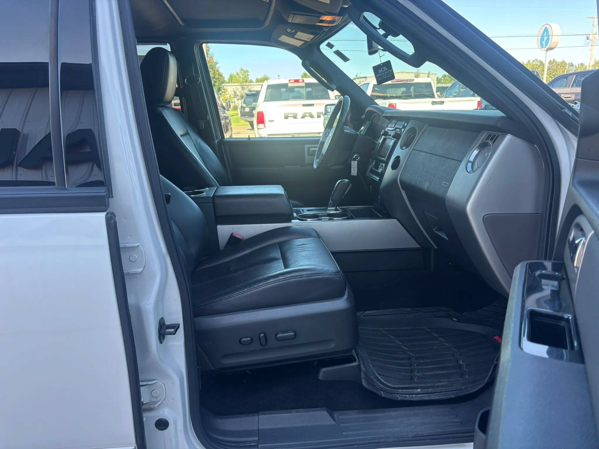 Used 2013 Ford Expedition Limited AWD/4WD image 17