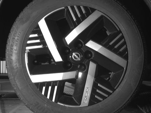 Used 2025 Nissan Kicks SV image 15