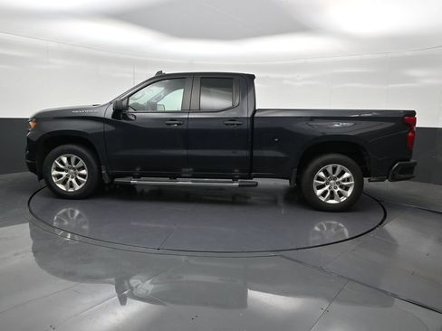 Used 2023 Chevrolet Silverado 1500 Custom RWD image 2