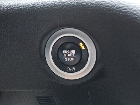 Used 2025 Chrysler Pacifica Limited FWD image 20