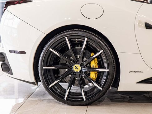 Used 2012 Ferrari California image 11