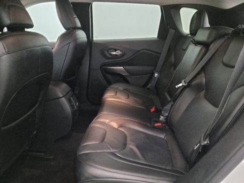 Used 2020 Jeep Cherokee Limited image 18