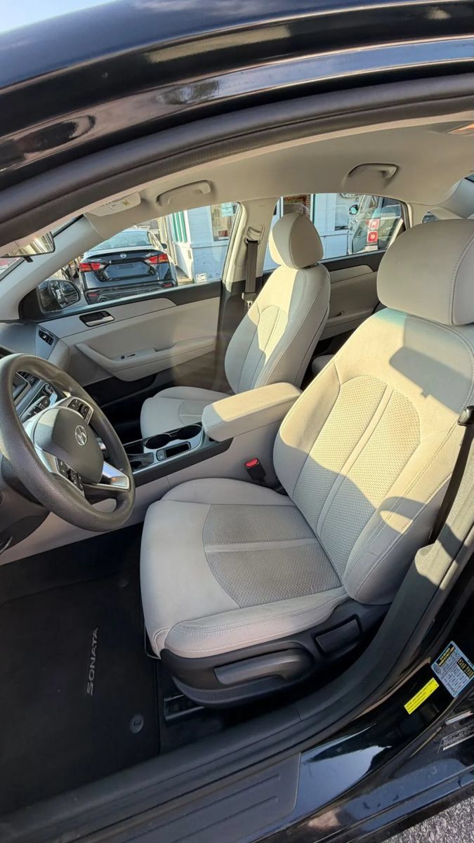 Used 2019 Hyundai Sonata SE w/ Cargo Package FWD image 9
