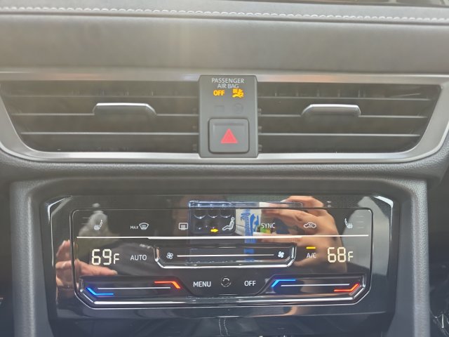 Certified 2026 Volkswagen Taos SE FWD image 17