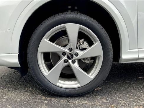 Used 2025 Audi Q5 Premium Plus AWD/4WD image 11