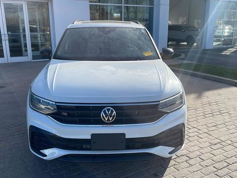 Certified 2023 Volkswagen Tiguan SE R-Line image 2