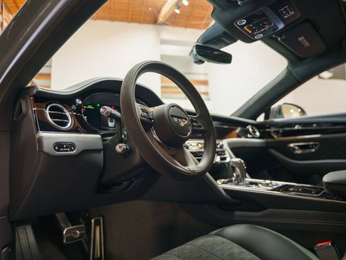 Used 2025 Bentley Flying Spur Speed image 8