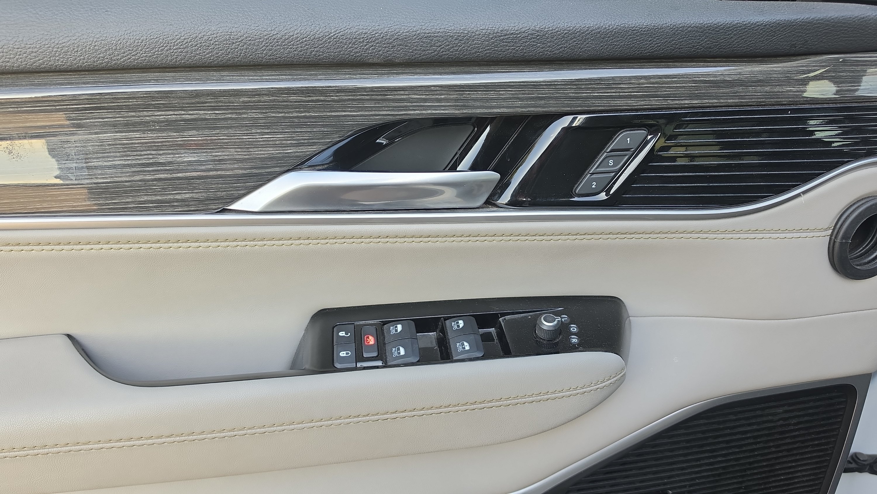 Used 2022 Jeep Wagoneer Series II AWD/4WD image 11